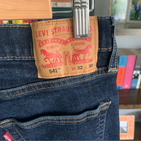 Levi’s • men’s 541 jeans in indigo - Picture 5 of 5